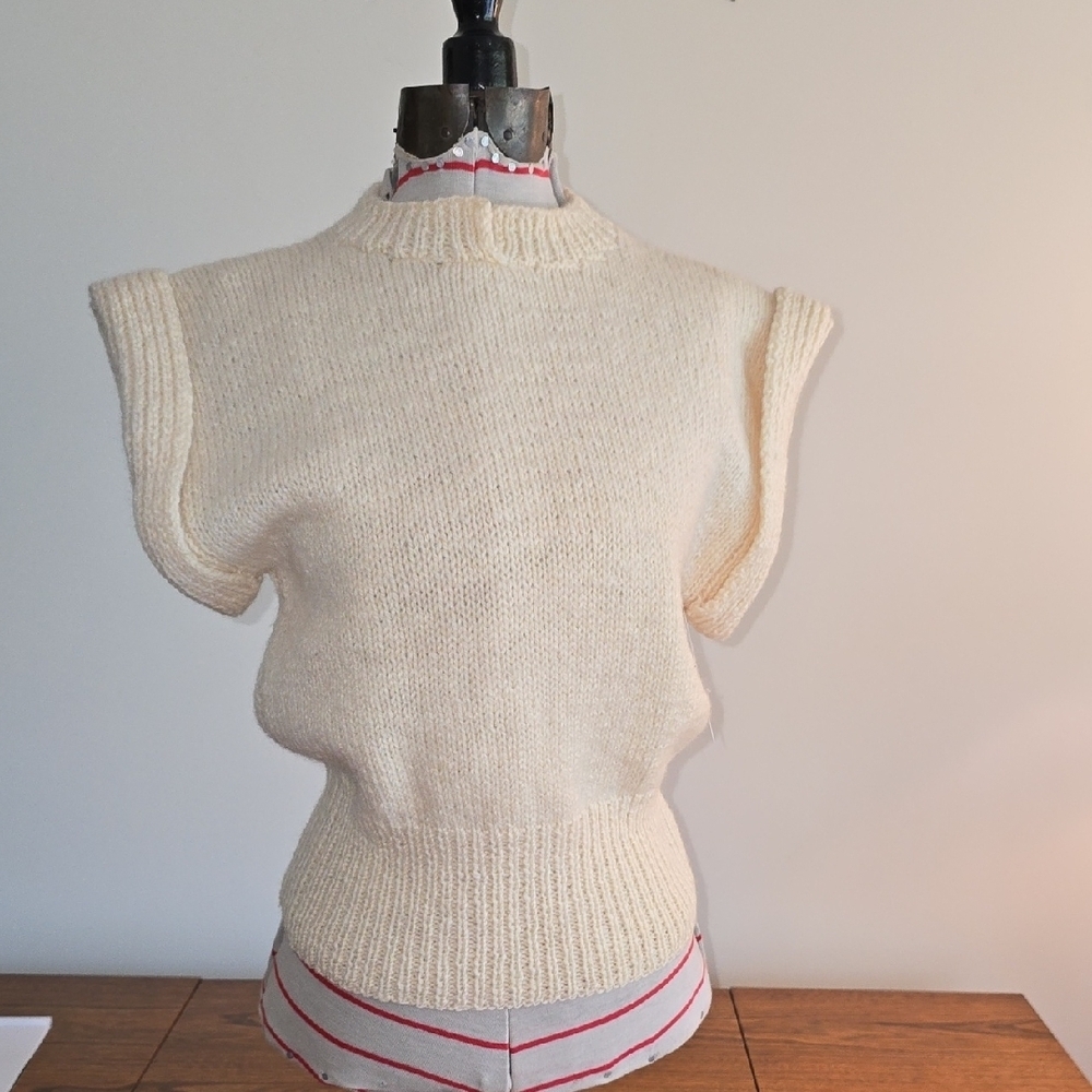 Carolyn M. Barnett Designs - Vintage 1970's Cream Cap Sleeve Women's Sweater
